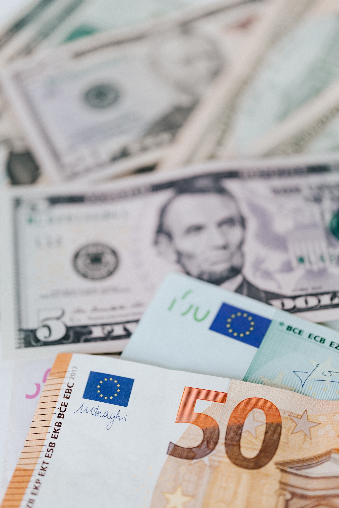 Dollar-Cost Averaging vs. Euro Cost Averaging: A Comparative Analysis.